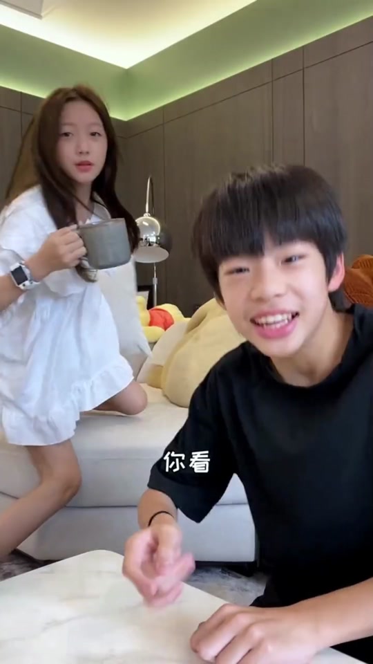 张轶程林钰珊接吻_张轶程和林钰珊的初吻_张轶程和林钰珊蔡徐坤 - 抖