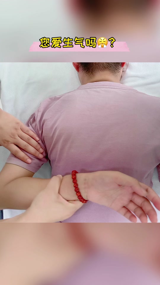 按摩肩胛骨_按摩肩胛骨缝的作用与功效_按摩肩胛骨时有结节特别酸疼