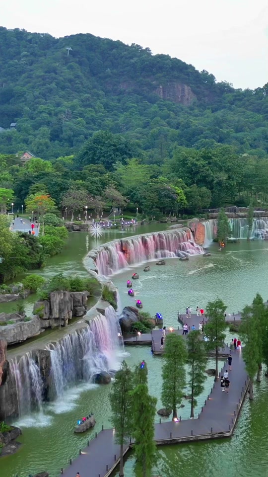 又到周末了,来爬爬西樵山,晚上到听音湖散散步,看看这广东最美的人工