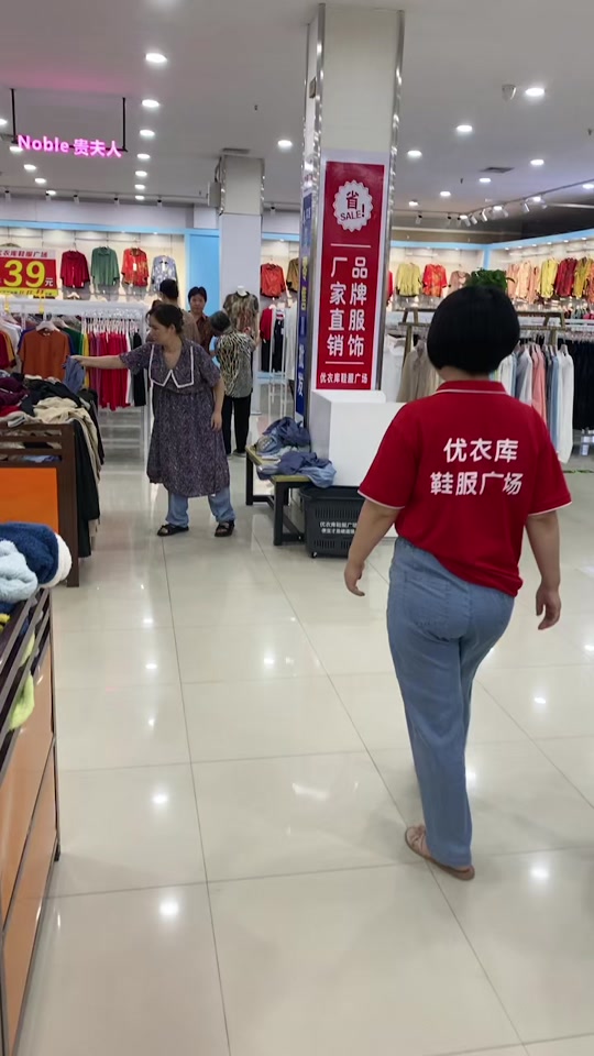 优衣库反季清仓 - 抖音