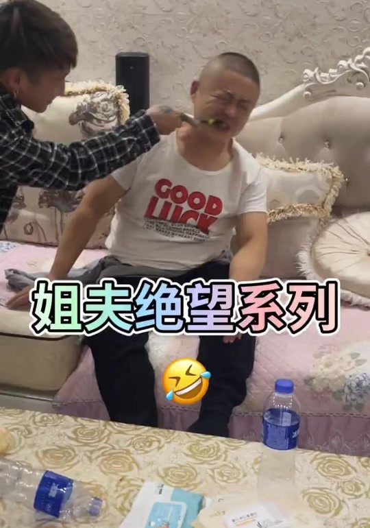 胜哥吃毛毛虫_不吃白瞎了嘎嘣脆胜哥吃毛毛虫_快手你胜哥吃毛毛虫