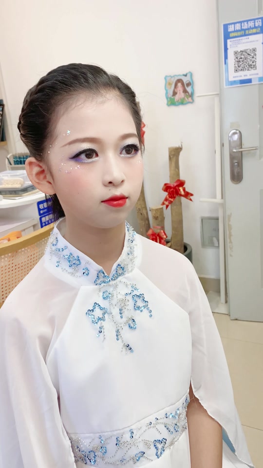 古筝比赛发型