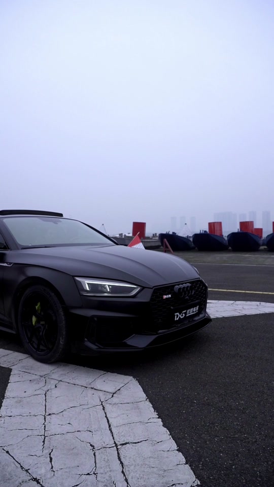 奥迪a5sportback黑武士 - 抖音