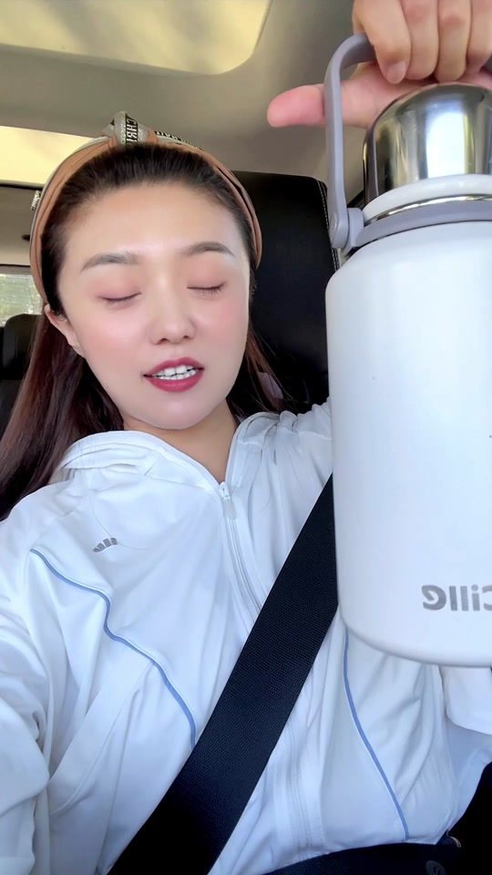 希希乐乐吃火锅_希希乐乐保温杯_乐乐和希希游泳 - 抖音