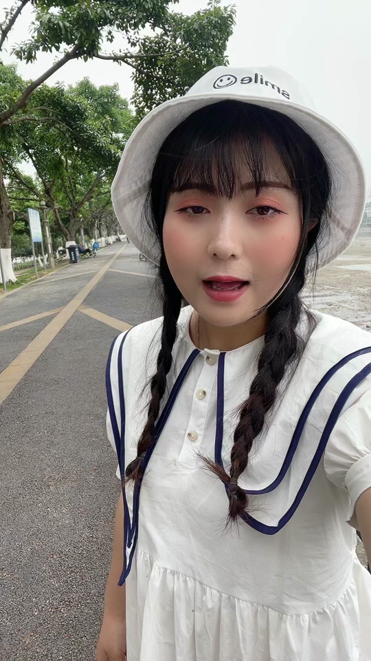 王小绿抖音=抖音王小草个人资料