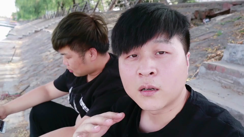 洋仔开箱大飞吃胡辣汤肯德基_洋仔开箱大飞胡辣汤早餐