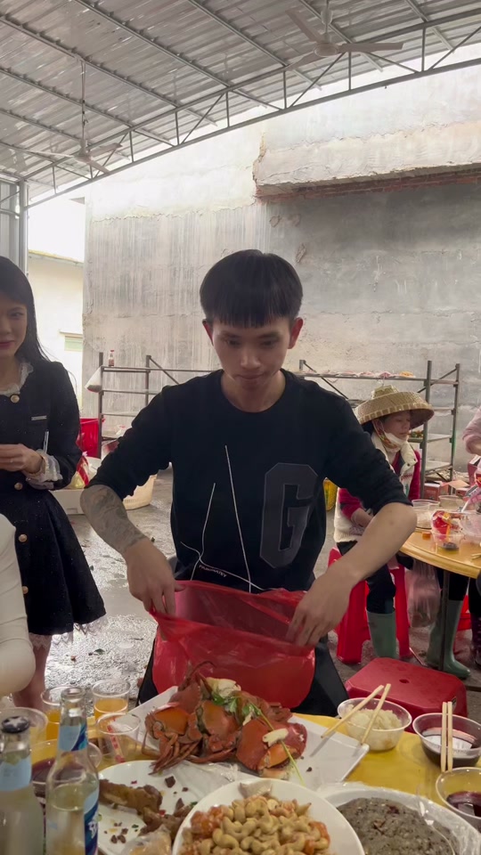 十三不是老六_广西十三鹰老六两个人打十二个人_广西老六打雷州阿鹏