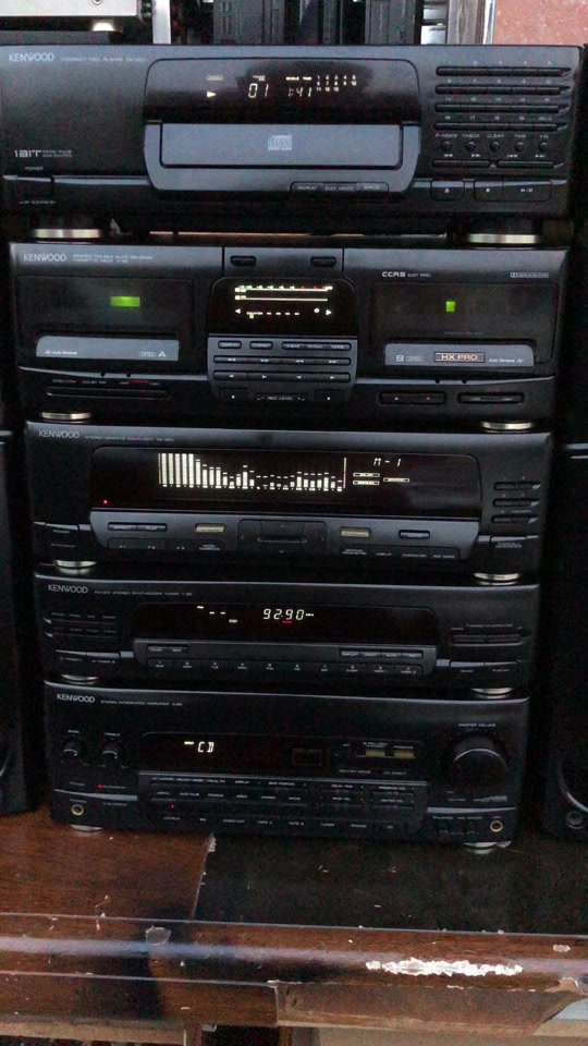 宽容:建伍组合音响a85,俗称959,整机七件套,正常使用,成色95新.