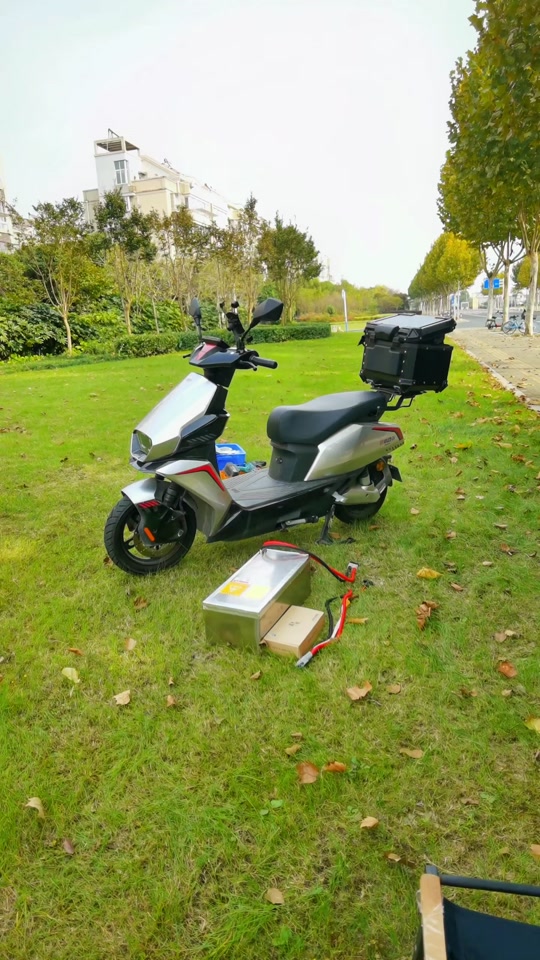 小刀青蜂侠电池可以在坐桶里安电池吗 - 抖音