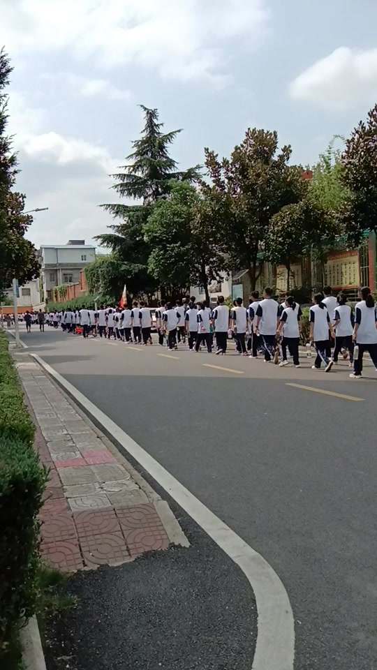 桐柏一高开学了