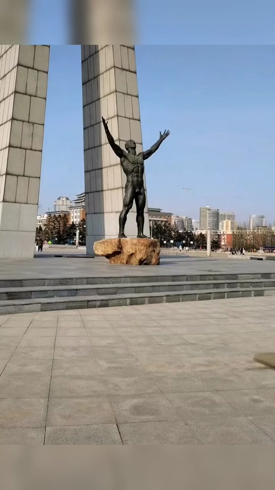 长春文化广场男人雕像
