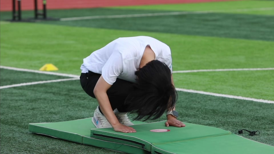 前滚翻动作要领口诀