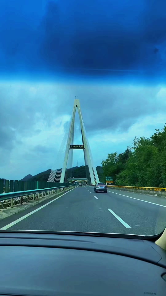 红枫湖大桥隧道不铲平的原因