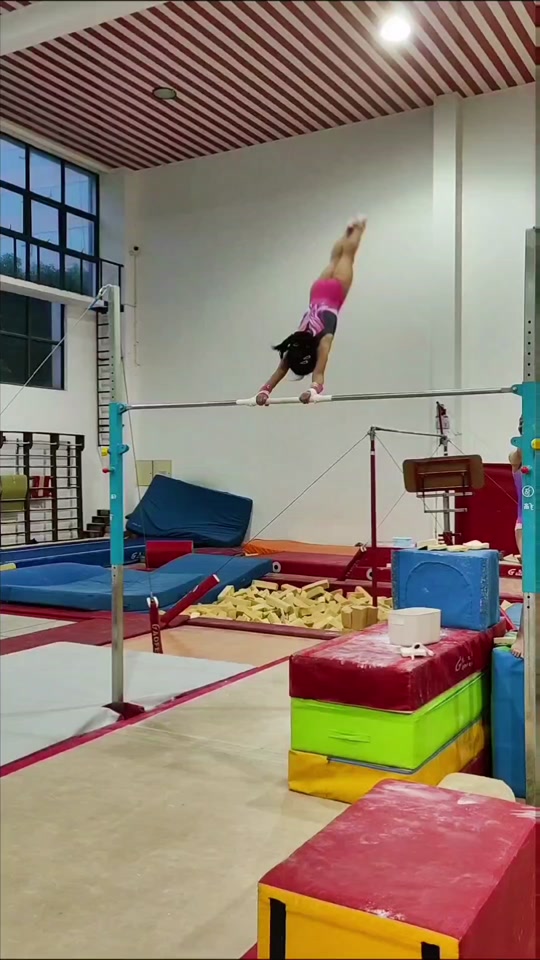 单手单杠大回环