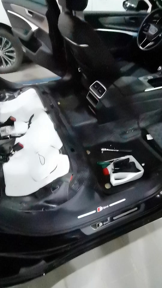 14款奥迪a6l后排座椅拆卸全过程 - 抖音