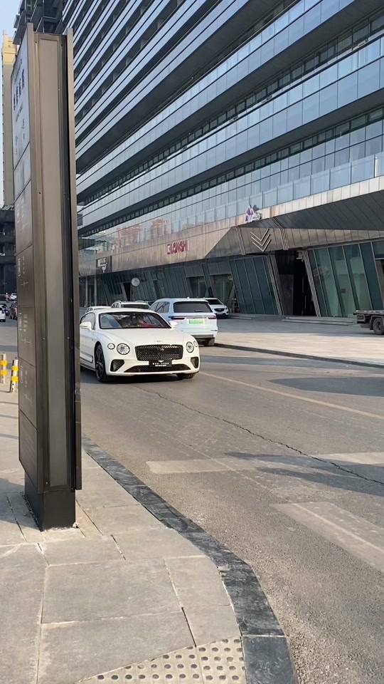 李五亮资产在西安排多少_西安李五亮的豪车