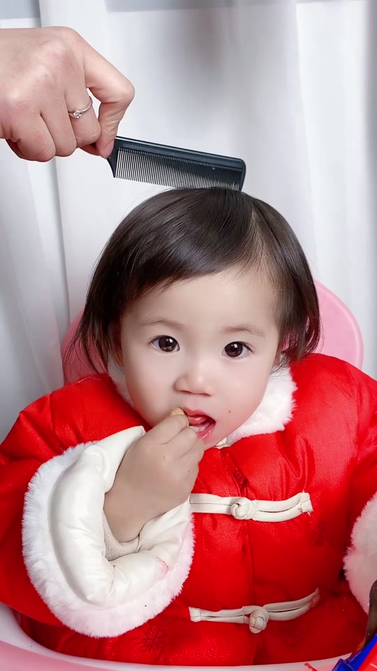 过年短发女宝宝扎头发_头发短的女宝宝扎头发_短发小孩子扎头发 - 抖