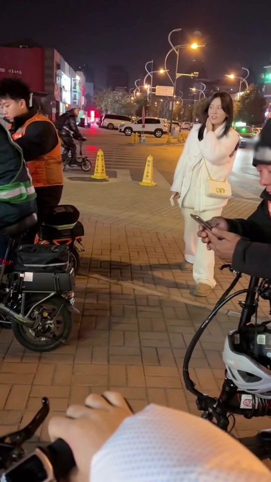 大奔姐和uu跑腿 - 抖音