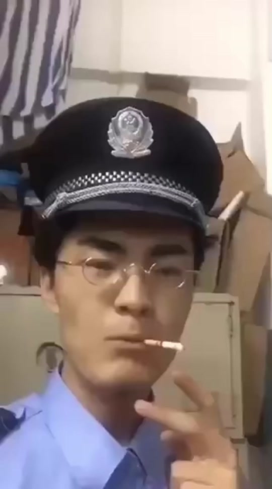 带篮子保安_带篮子保安表情包_带篮子保安头像 - 抖音