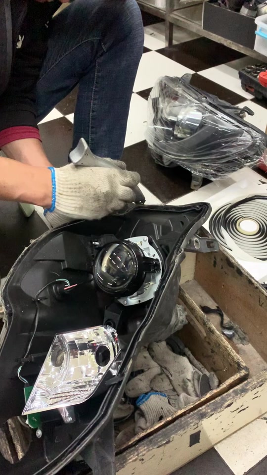 花冠后尾灯罩更换教程 - 抖音