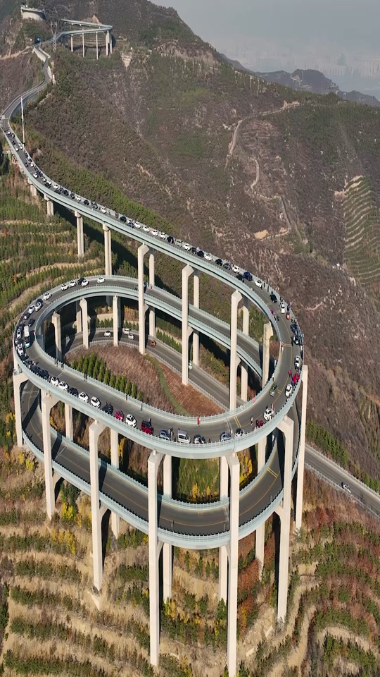 柔:山西最美的网红公路"天龙山公路",全长29公里,高度落差450米,中国