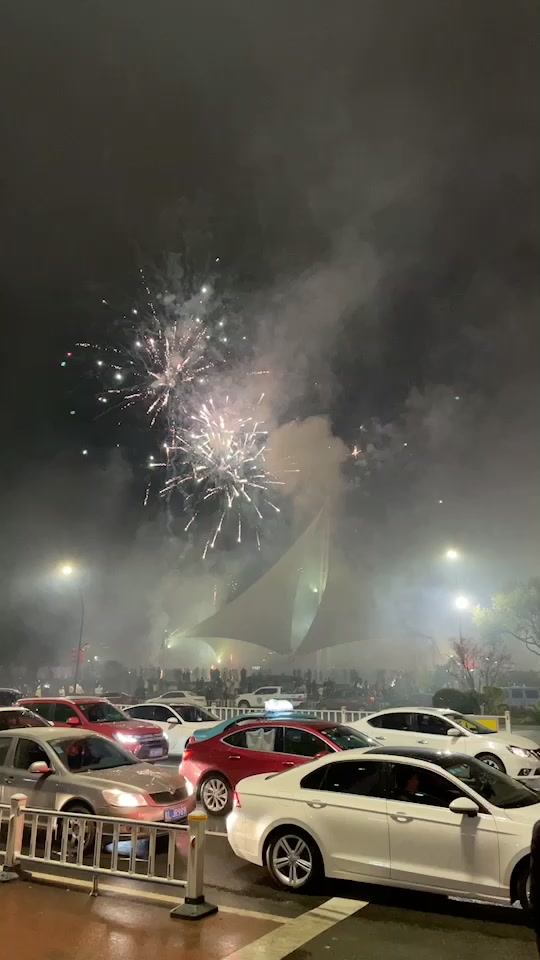 温州江滨路今天哪里有放烟花_温州江滨路夜景在