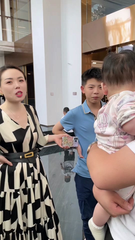 李俏俏和李影是亲姐妹吗_李俏俏个人详细资料_风行国际李俏俏个人简介