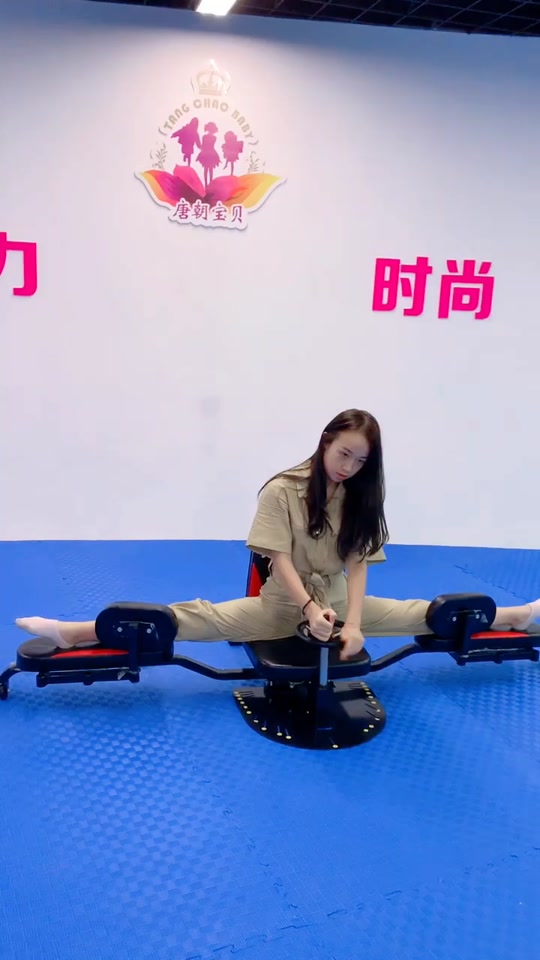 老虎凳上撕横叉哭