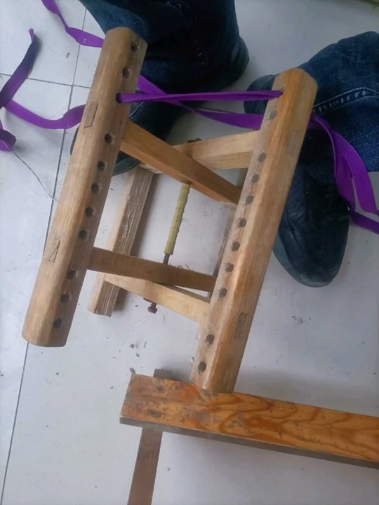 九孔马扎穿绳方法