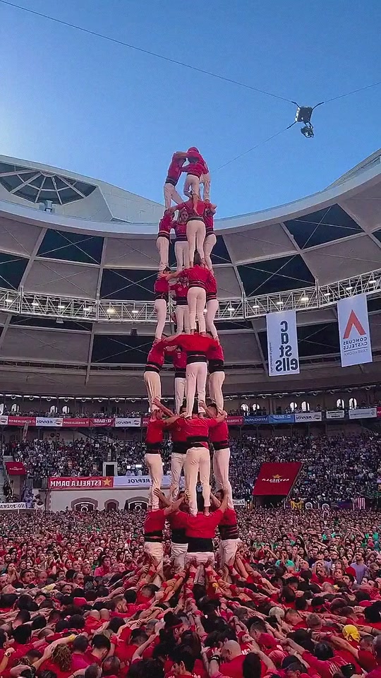 叠罗汉小姐姐和小哥哥