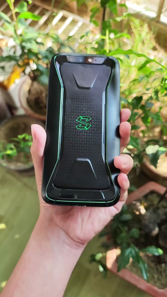 黑鲨刀锋1代和2代有什么区别