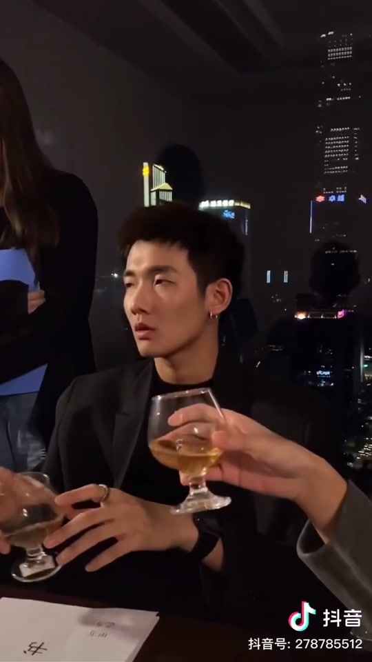 梅尼耶碰杯_梅尼耶碰杯bgm_梅尼耶碰杯是什么意思 - 抖音