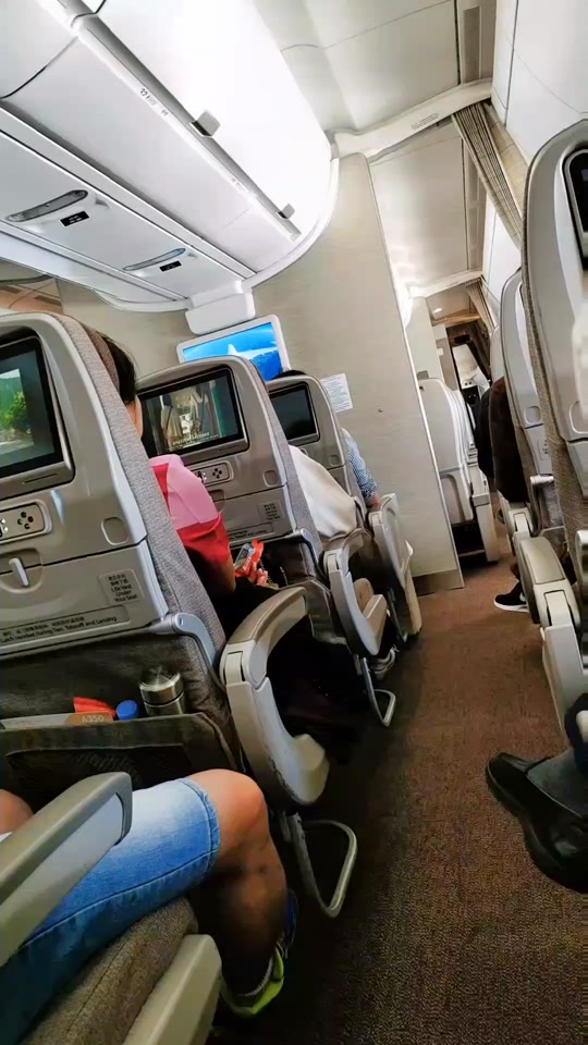 山航波音737公务舱座位图