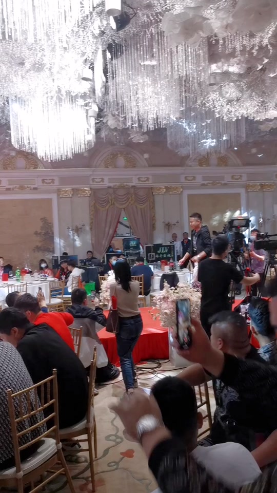 胜仔参加三江锅的活动 - 抖音