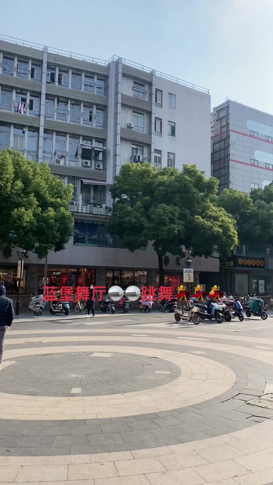 无锡蓝堡歌厅在哪里_无锡蓝堡舞厅刚开业人多吗