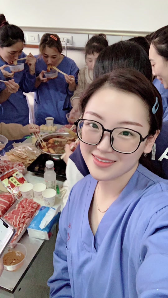 龙口护士胡雯靖