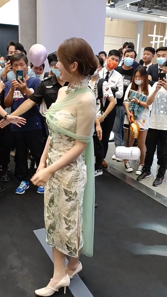 一栗小莎子给我点了个赞 笑不活了#一栗小莎子 #蓝衣战神 #纯欲天花板