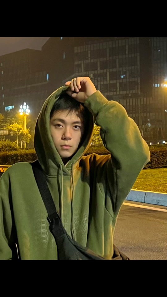 汽水:十七岁的美好只能留在十七岁#氛围感 #男高中生 #185大帅哥 #1