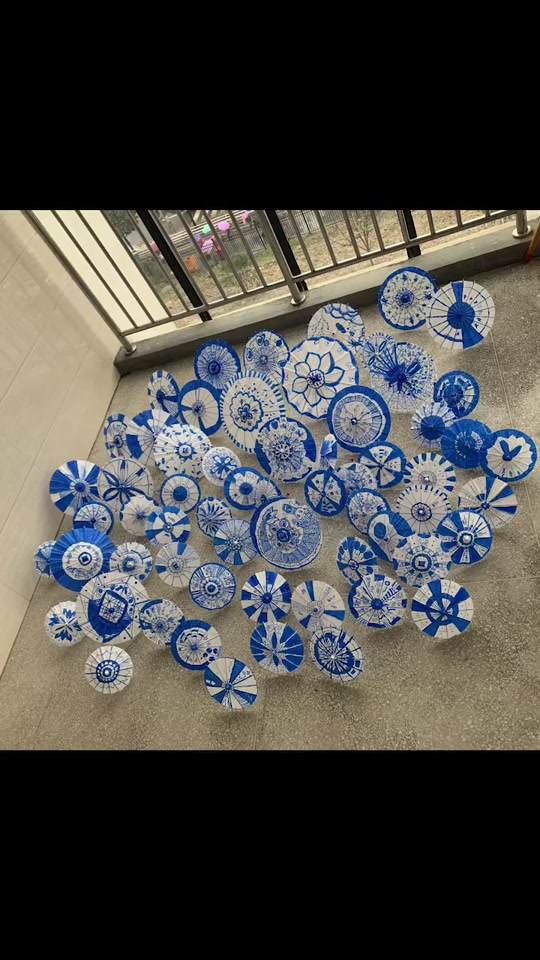 青花瓷伞绘画