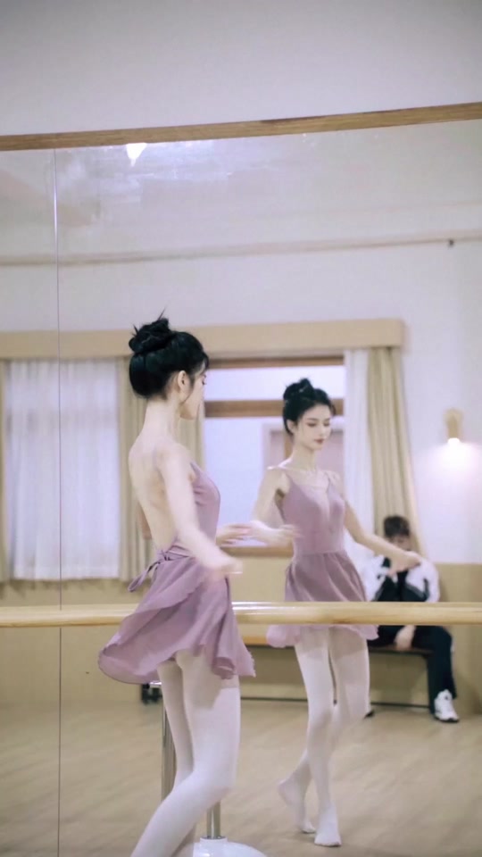 何丹彤1903_何丹彤个人资料简介_何丹彤,郑燕姿为什么不一起拍了 - 抖
