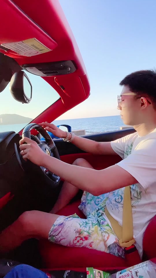 亿人健哥和他老婆连麦_亿人健哥和儿子连麦_亿人健哥媳妇到底怎么了