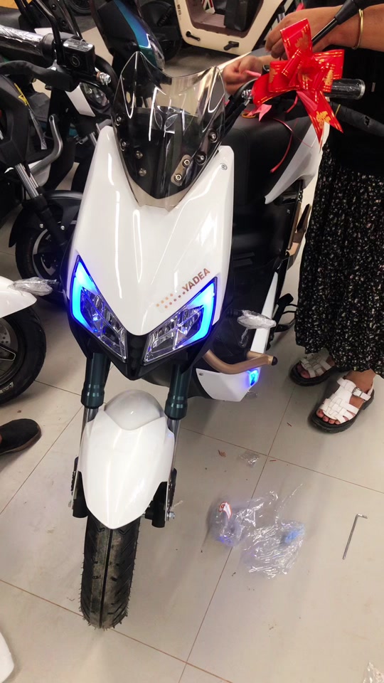 雅迪x5灯光使用教程 - 抖音