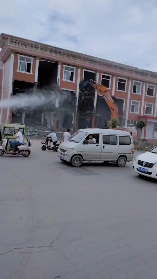 伊川县李龙军别墅在哪_伊川李龙军有多牛