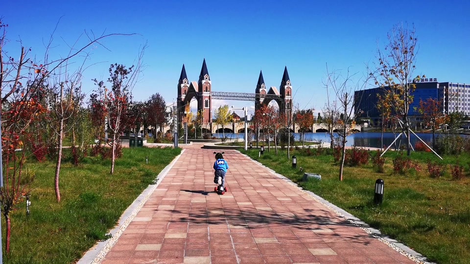 布尔津七彩小镇汽车营地 - 抖音