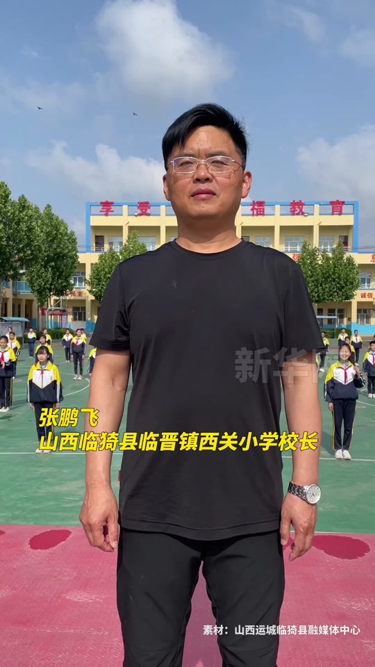 鬼步舞校长张鹏飞回到山沟沟_山西校长张鹏飞跳鬼步舞一步一步教