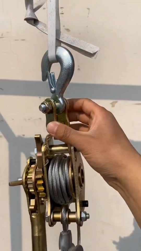 多功能紧线器