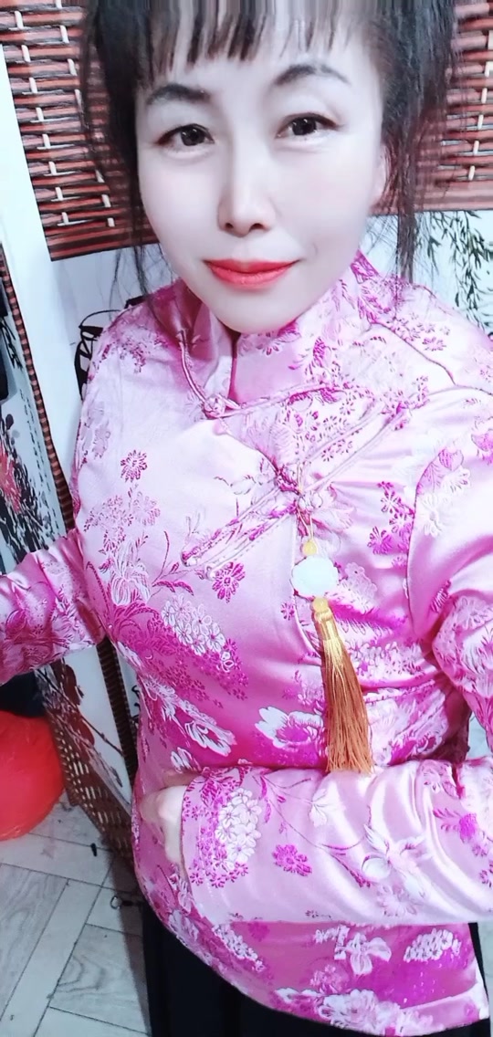 大襟曲襟绸缎花棉袄_大襟棉袄8