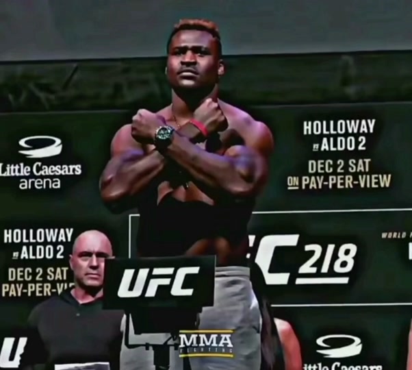 纳干诺在ufc一共打了几场比赛 - 抖音