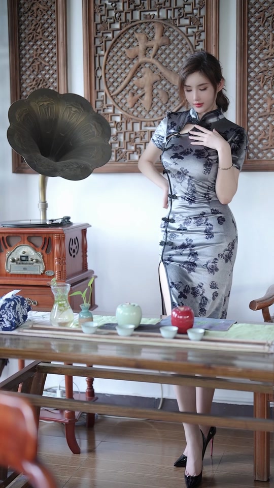 carol周妍希x:旗袍,一种上天制造女人时候附加的馈赠 #旗袍 #东方美学