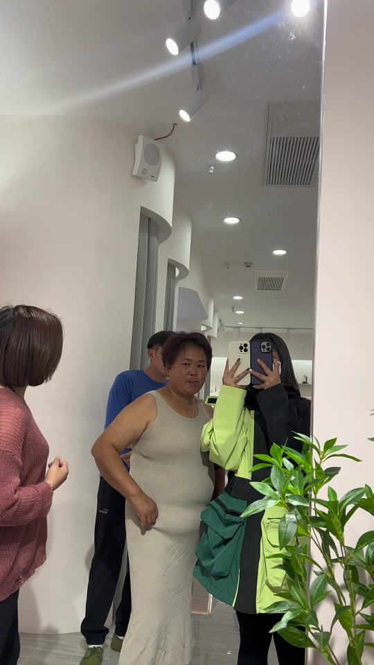 罗伟明晒老婆孕肚照 - 抖音